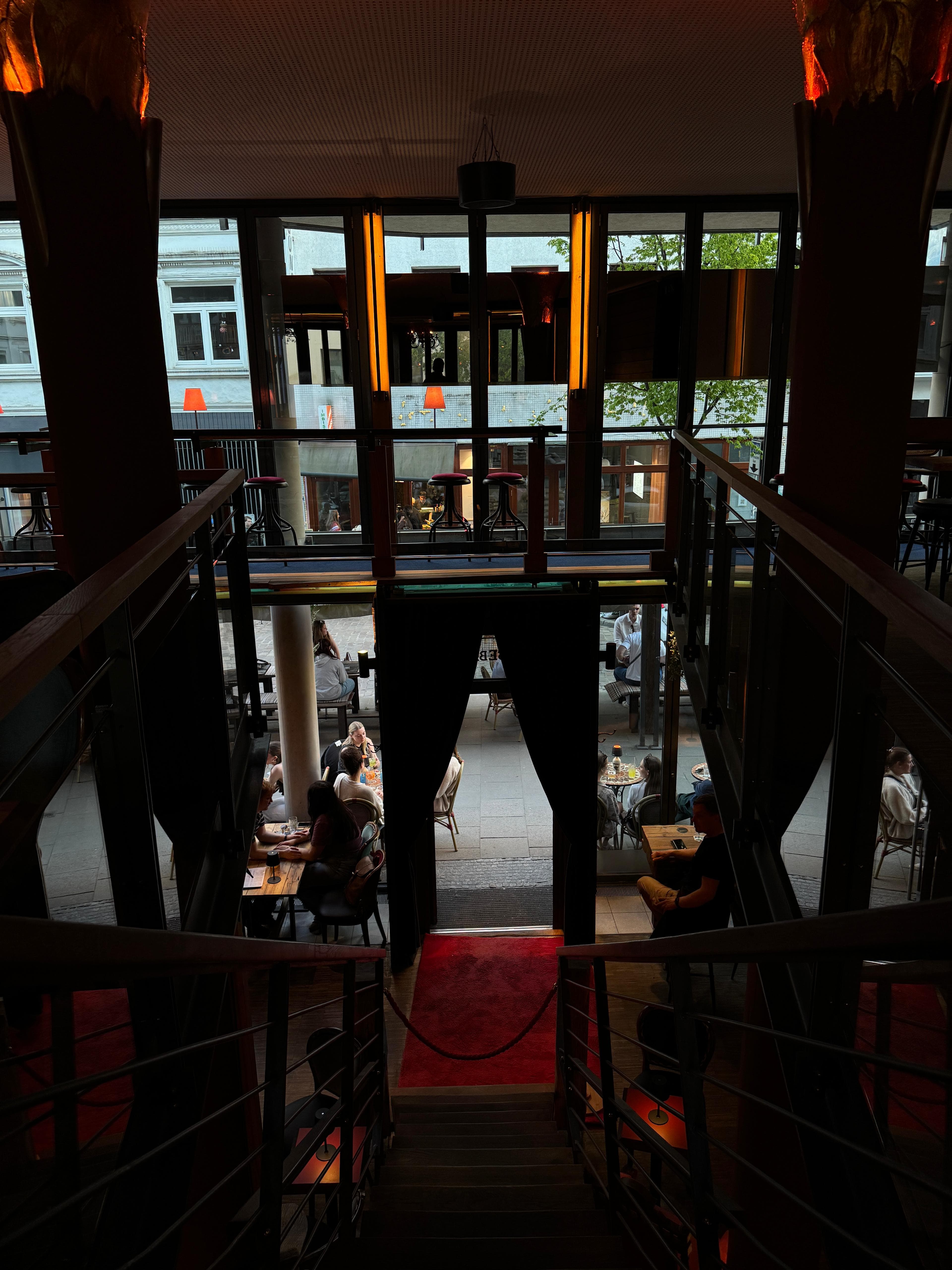 Frisch zubereiteter Kaffee im Cafe Reisebar Hamburg